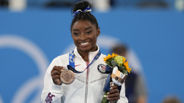 Simone Biles makes history at world gymnastics championship after completing challenging vault ⛹️⛹️